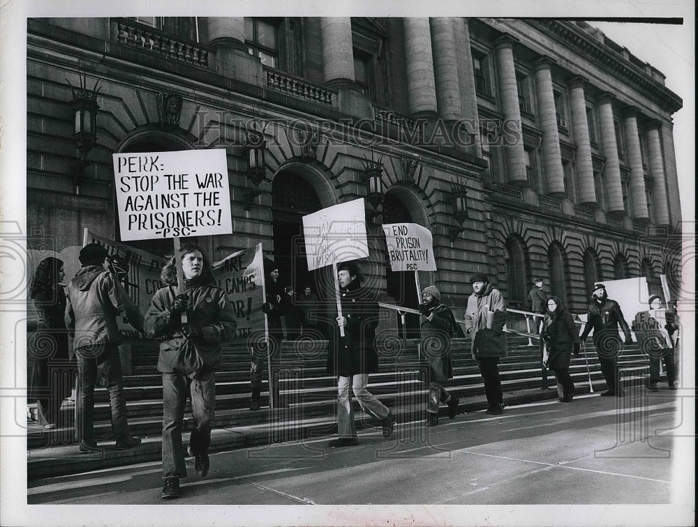 1972 Workhouse Pickets at City Hall  - Historic Images