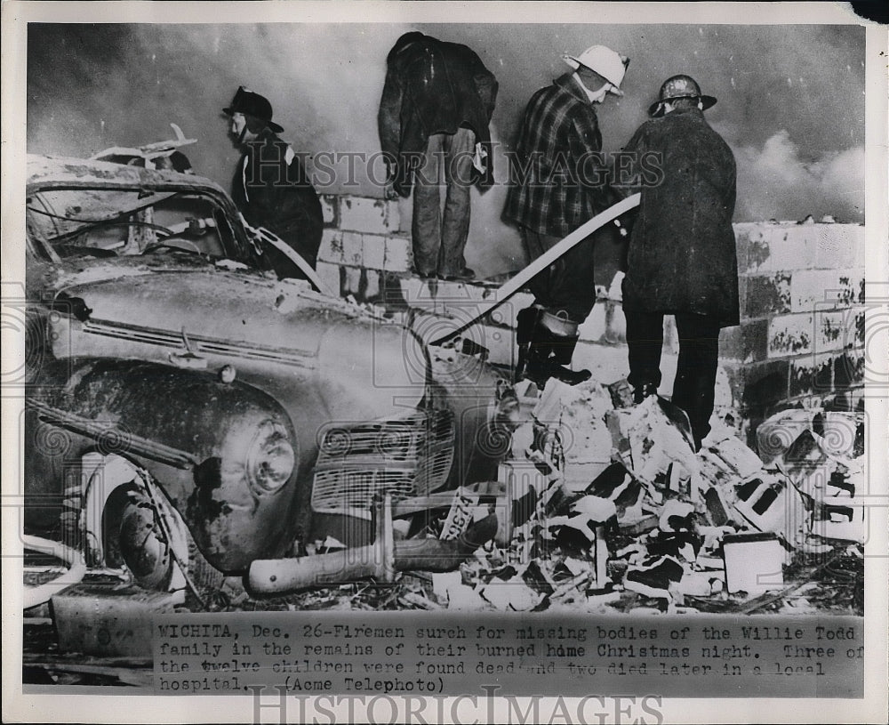1954 Firemen Surch for Bodies from Home Christmas Wichita - Historic Images