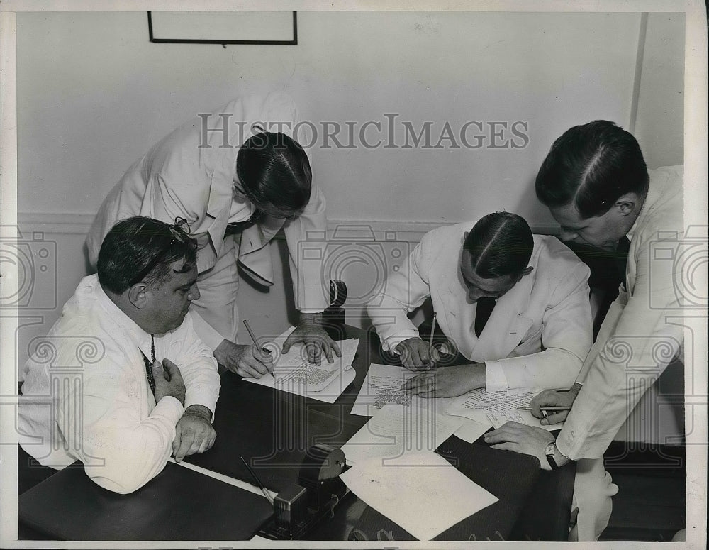 1938 New York Mayor LaGuardia Confers With Others US Mayors - Historic Images