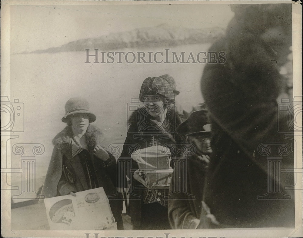 1924 Lowden secretary to Capt Donald B MacMillan  - Historic Images