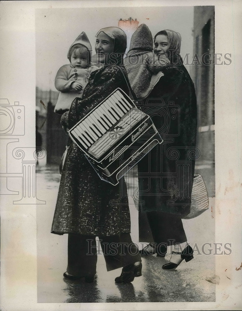 1940 London mothers carrying their children  - Historic Images