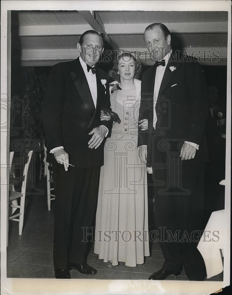 1939 Press Photo Pr. R. Amcotte, Mrs. Geoferey Gates, and Boyd Hocheeort - Historic Images