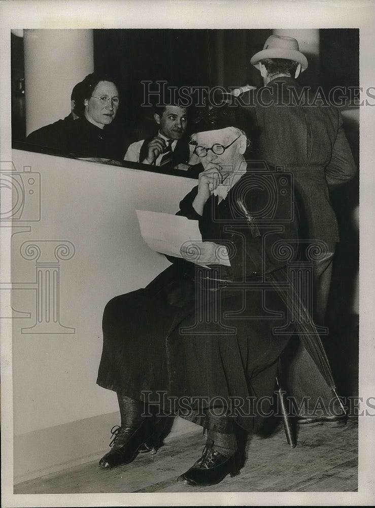 1939 Press Photo People wait to recieve food stamps. - nea87279 - Historic Images
