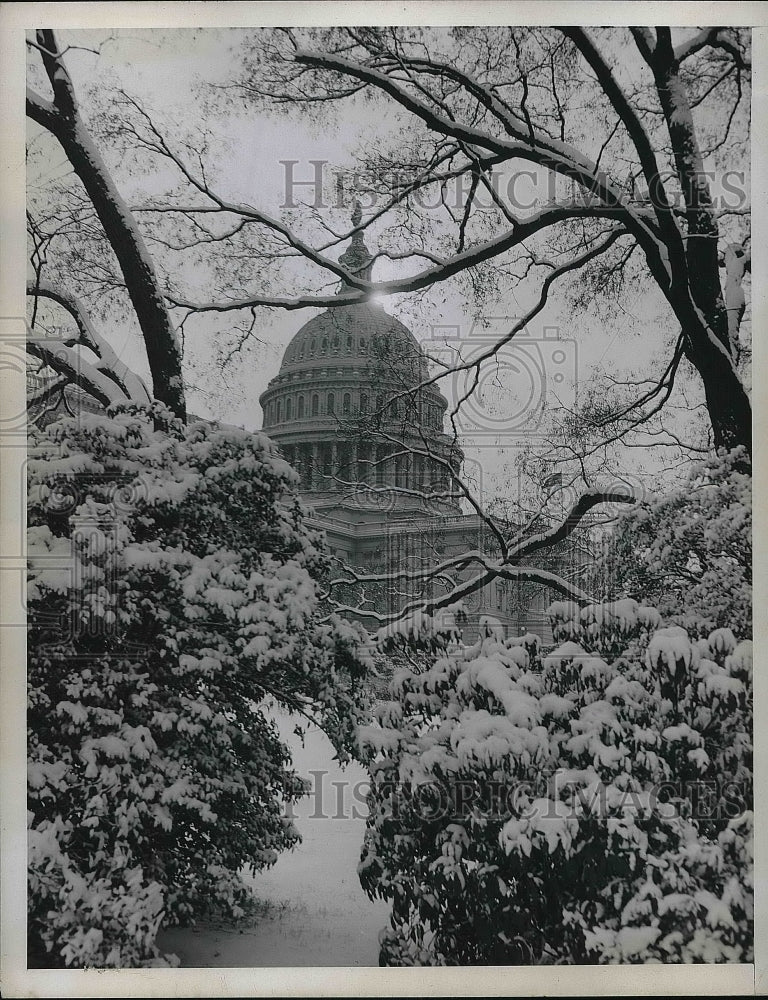1947 Outside view of the Capitol Dome  - Historic Images