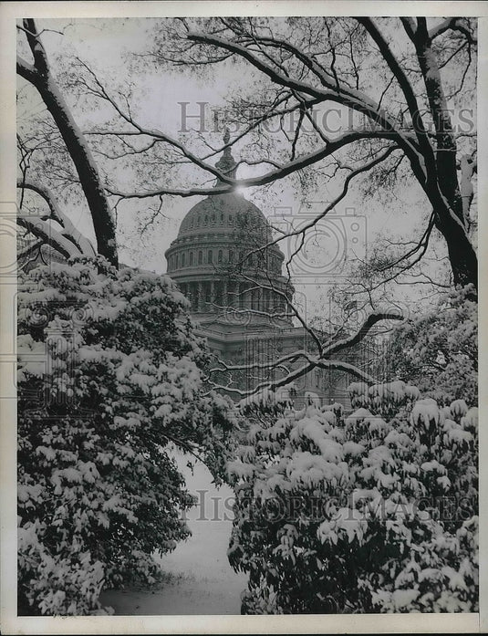 1947 Outside view of the Capitol Dome  - Historic Images