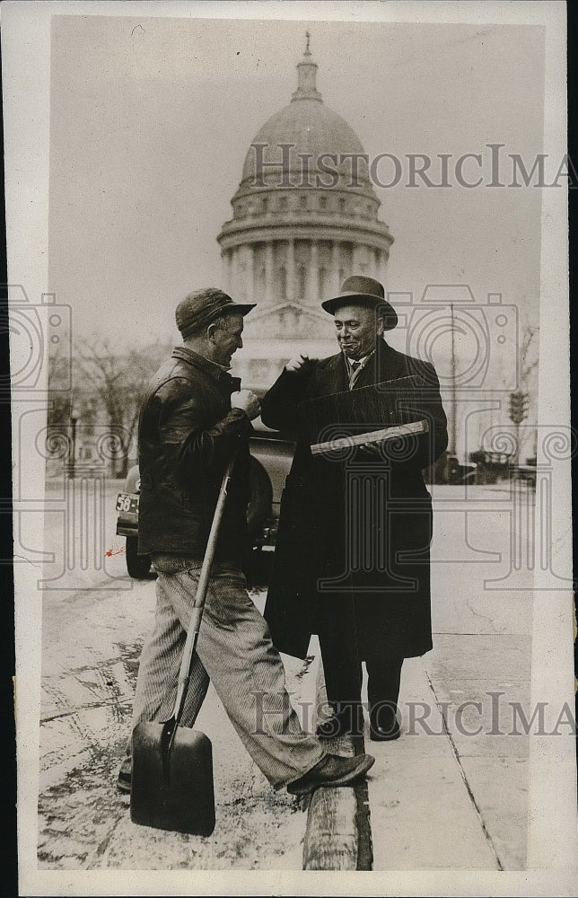 1933 Press Photo Assemblyman John O&#39;Malley speaking of JT Hobbs - nea87294-Historic Images