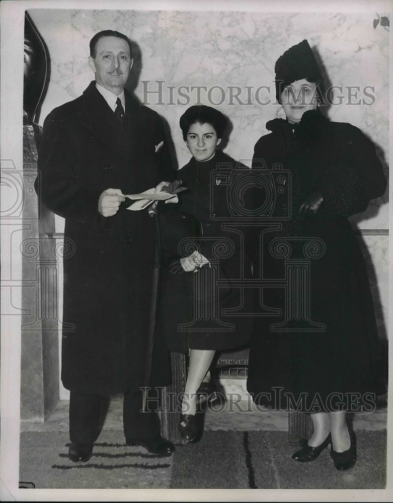 1937 M. De Bianchi Minister of Portugal was his daughter Maria - Historic Images