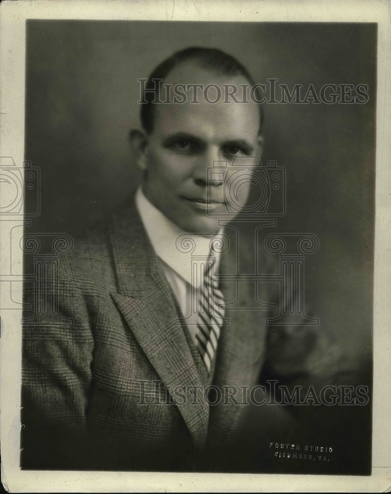 1923 H.B. Allen Posing for photo - nea87376 – Historic Images