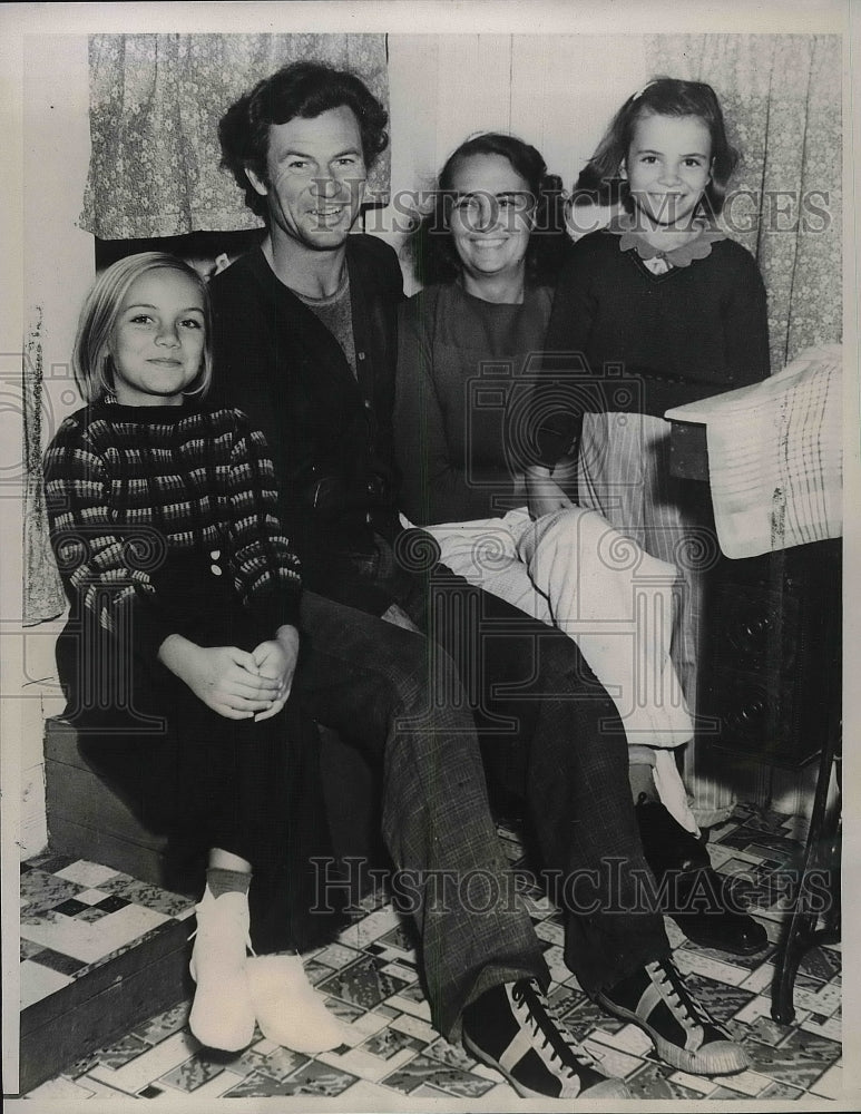 1939 Mr. and Mrs. Ed Maxer with their children Loretta and Edna Mae - Historic Images