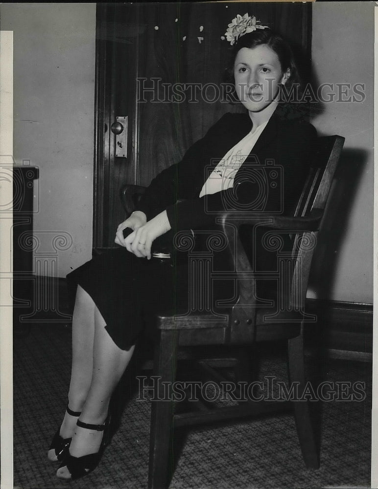 1938 Mrs. Ruby Marquette testifying at trial  - Historic Images