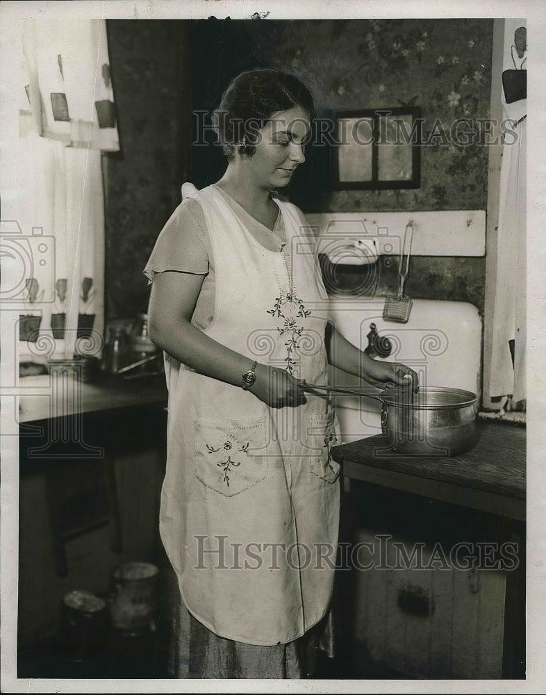 1932 Press Photo Miss Alice Gray at Hiram House - nea87428 - Historic Images