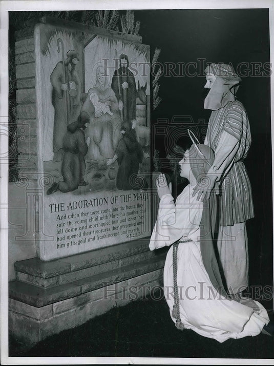 1952 What Is Believed To Be The Only Stone Carving In United States - Historic Images