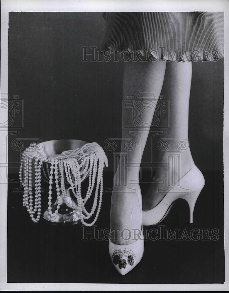 1959 Press Photo Model Wearing White American Calf With Hand Beaded Cherries - Historic Images