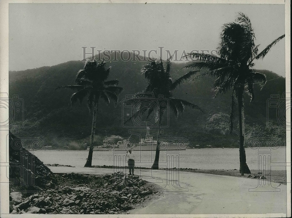 1931 The Cruiser Chicago entering the Port of Paco - Historic Images