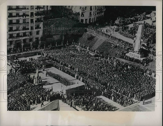 1941 New Legionaires Taking Their Oath Of Allegiance In Public - Historic Images