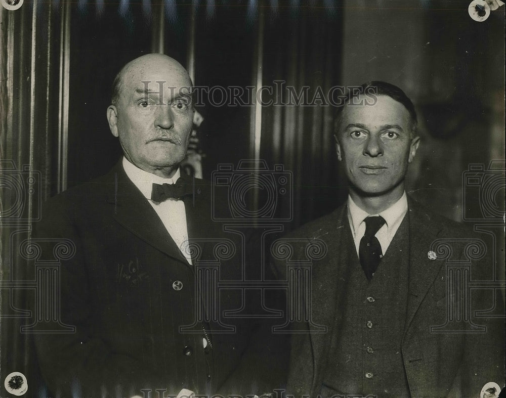 1920 Press Photo Attorney L.K. Porter and Dr. W.L. Fincke - nea87790-Historic Images