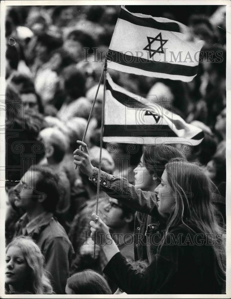 1973 Press Photo rally goers at &quot;Solidarity With Israel Day&quot; in NYC - nea87917 - Historic Images