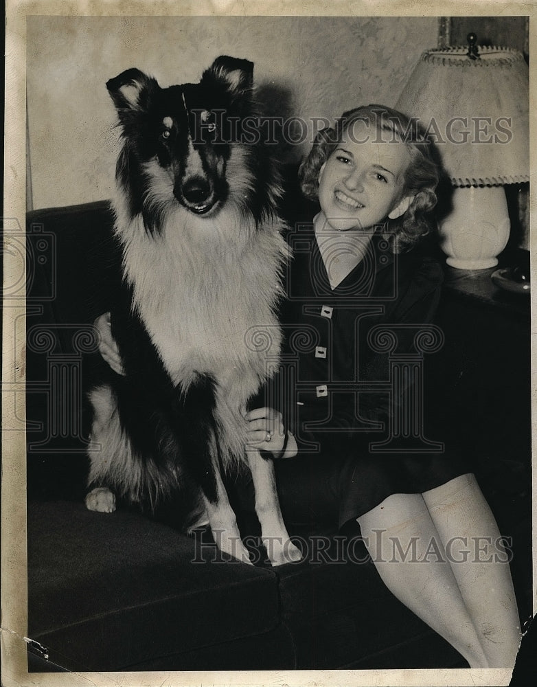 1939 Press Photo Mrs, R.W. Champion with her dog Collie. - nea87984 - Historic Images