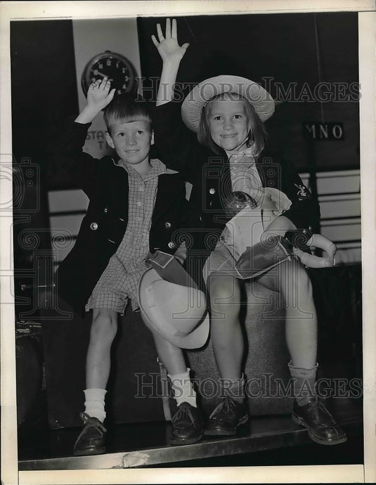 1941 Robert and Dorothy Newbegin traveling by ship  - Historic Images
