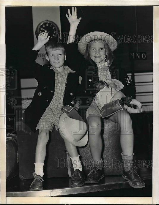 1941 Robert and Dorothy Newbegin traveling by ship  - Historic Images