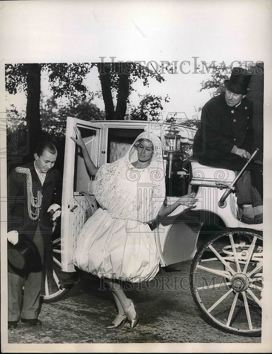 1958 Press Photo Model showing off new clothing design - nea88032 - Historic Images