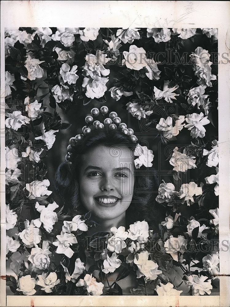 1944 Gardenia Queen Laurel Moden  - Historic Images