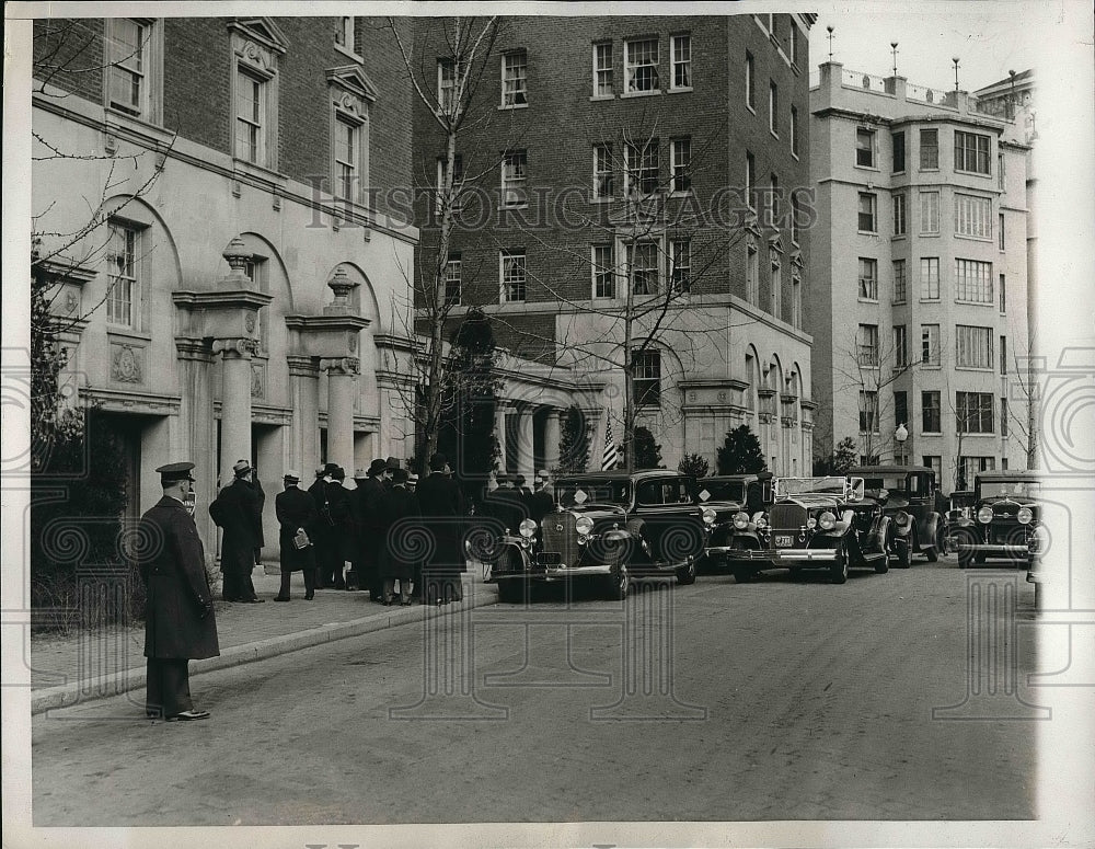 1933 Scene Outside Home Of Senator Thomas J. Walsh In Washington - Historic Images