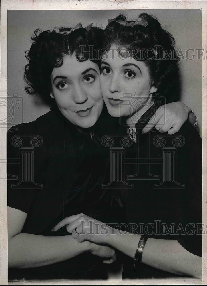 1939 Yvette &amp; Yvonne LaRoque in &quot;Tobacco Queen&quot; contest  - Historic Images