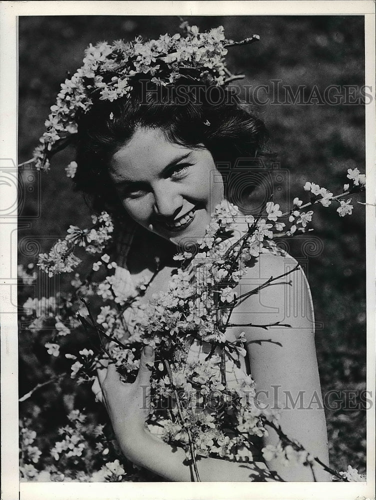 1935 Press Photo Peggy LaBaron queen of annual Apple Blossom Festival - Historic Images