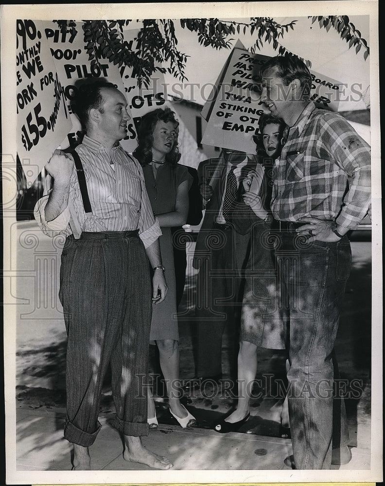 1946 San Mateo, cal. JW Lewis of AFL local & picketers - Historic Images