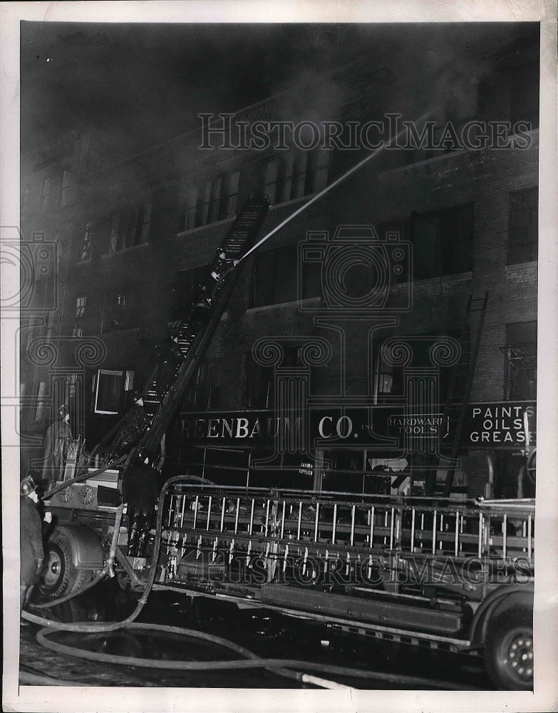 1945 Press Photo Fire at three-story Greenbaum&#39;s Hardware Supply building - Historic Images