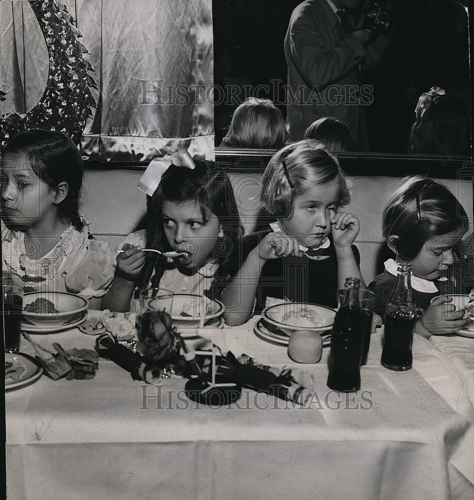 1947 MAria Silva, Tannia Pons, Paula &amp; Ludmilla Naprstek at UN party - Historic Images