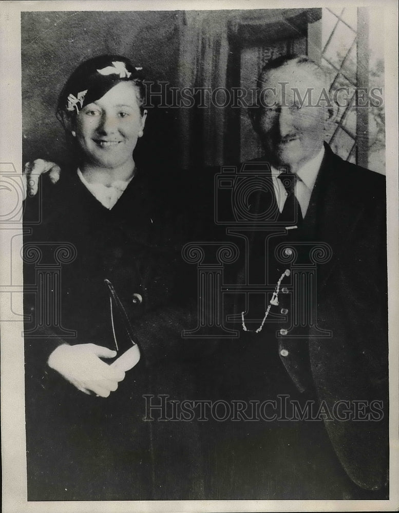 1935 Press Photo Miss Dorothea Bruggeman,18 &amp; husband Josiah Stover, age 78 - Historic Images