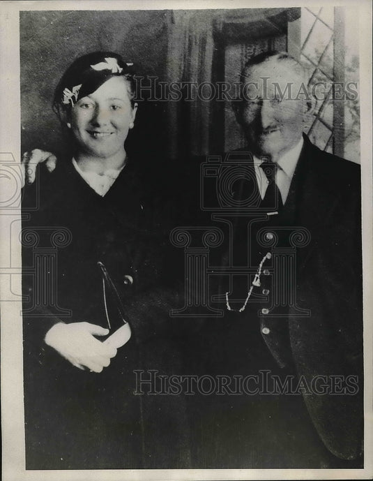 1935 Press Photo Miss Dorothea Bruggeman,18 & husband Josiah Stover, age 78 - Historic Images
