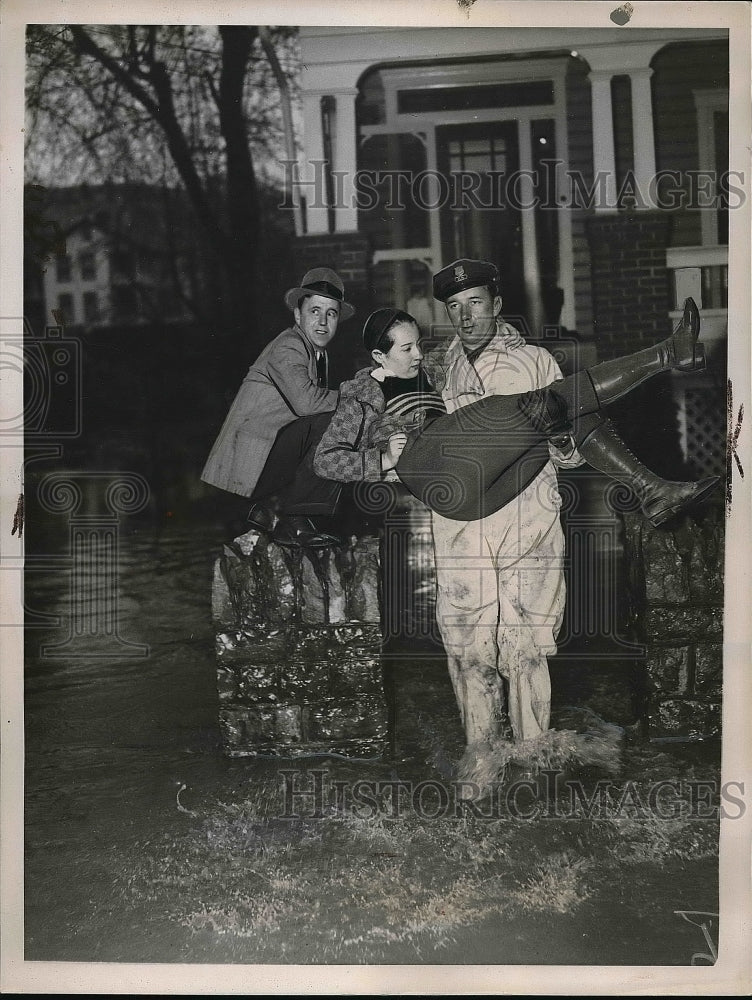 1937 Maryland State Policeman Hancock Mo girl Flooded Home - Historic Images