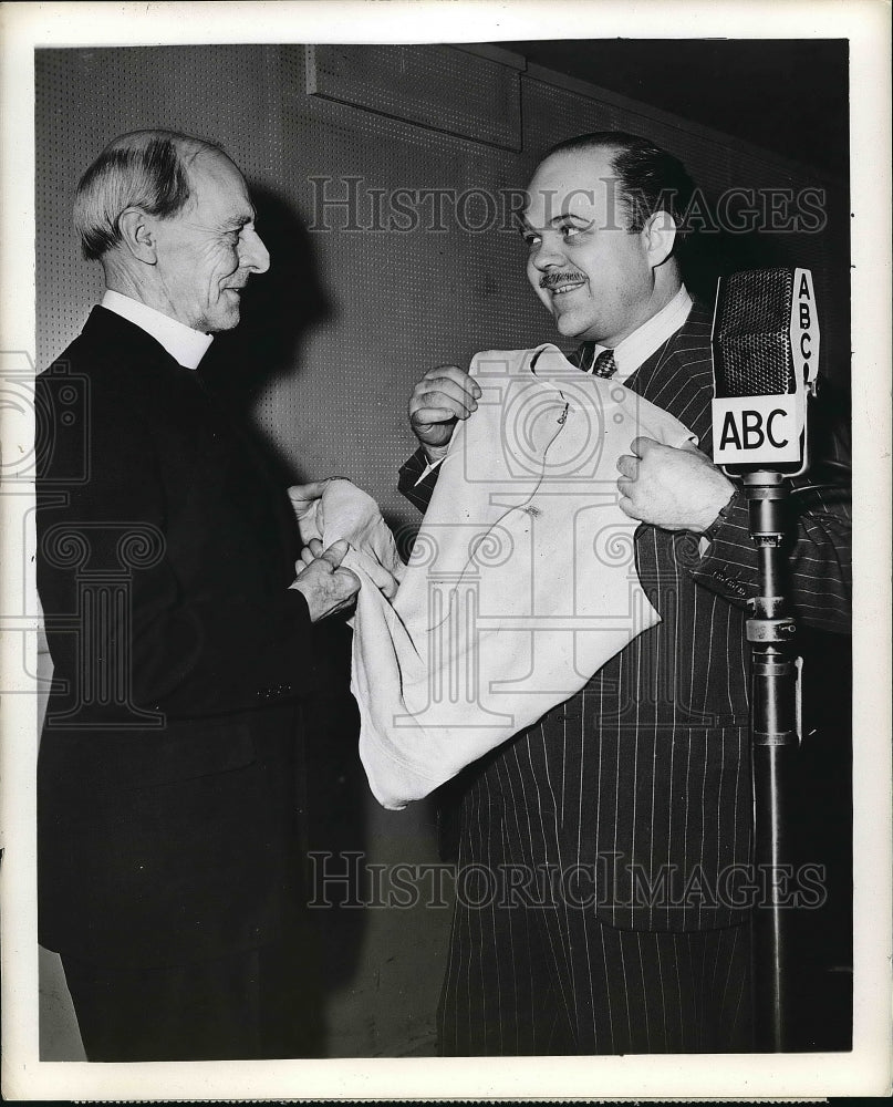 1946 Rev Edward Hunt &amp; Ted Malone on ABC radio show  - Historic Images