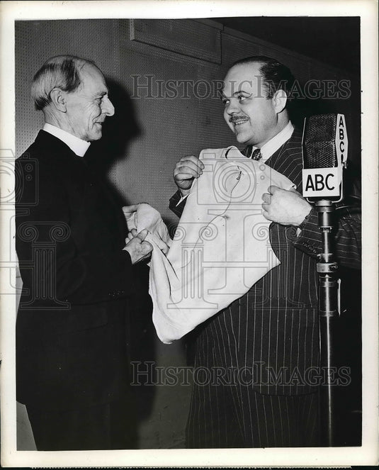 1946 Rev Edward Hunt & Ted Malone on ABC radio show  - Historic Images
