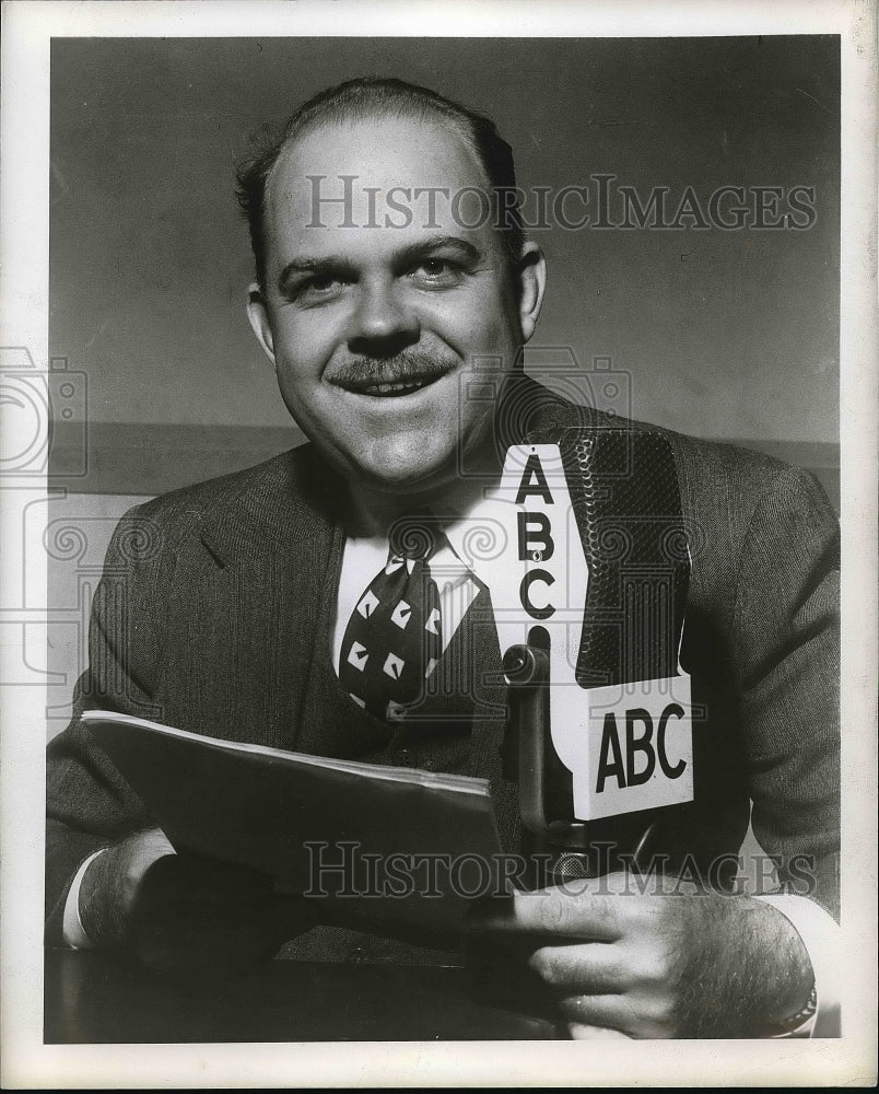 1948 Press Photo Ted Malone, &#39;The GI&#39;s Friend&#39;, ABC correspondent - nea88354 - Historic Images