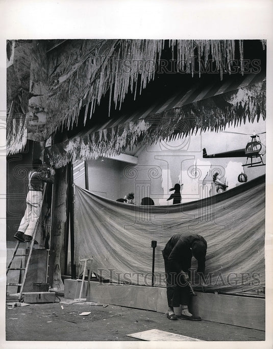 1957 Press Photo Christmas icycle decor on Paris store fronts - nea88357-Historic Images