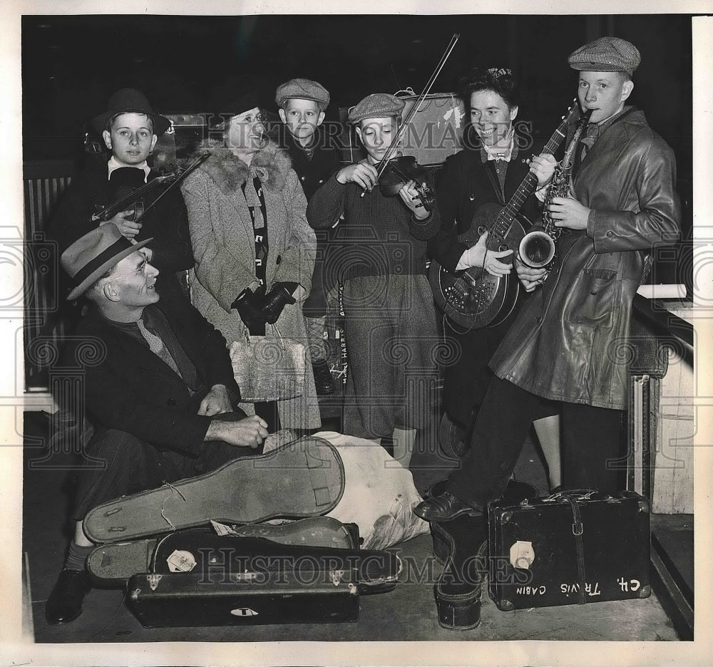 1943 Chester E Travis & his family band members – Historic Images