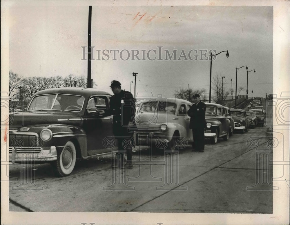 1951 Police check drivers licenses at Shore Dr in Cleveland - Historic Images