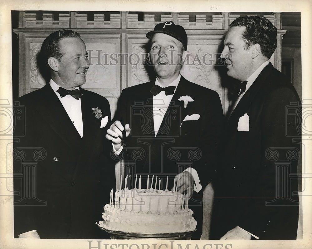 1948 Mark Woods Bing Crosby Harry Wiemer Appear On Philco Radio Time - Historic Images