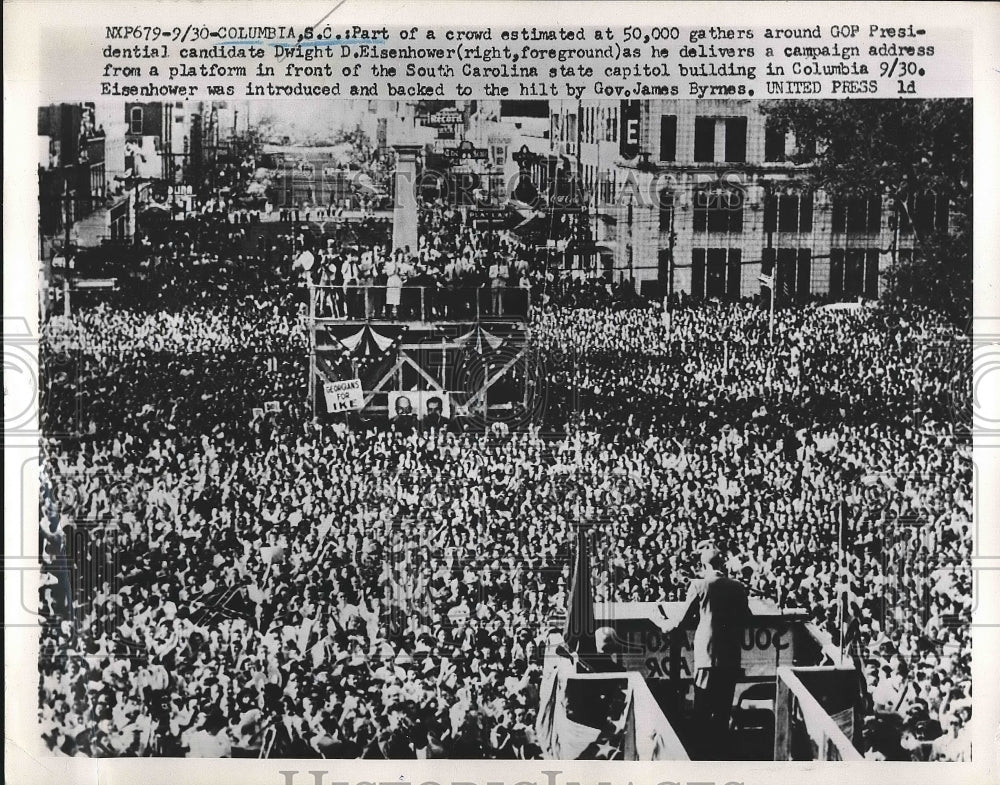 1952 Press Photo Crowd Watches Dwight Eisenhower Deliver Presidential Campaign - Historic Images