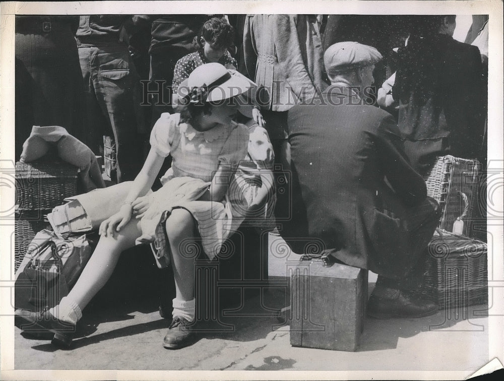 1945 Paris, France vacationeers wait for permission to travel - Historic Images