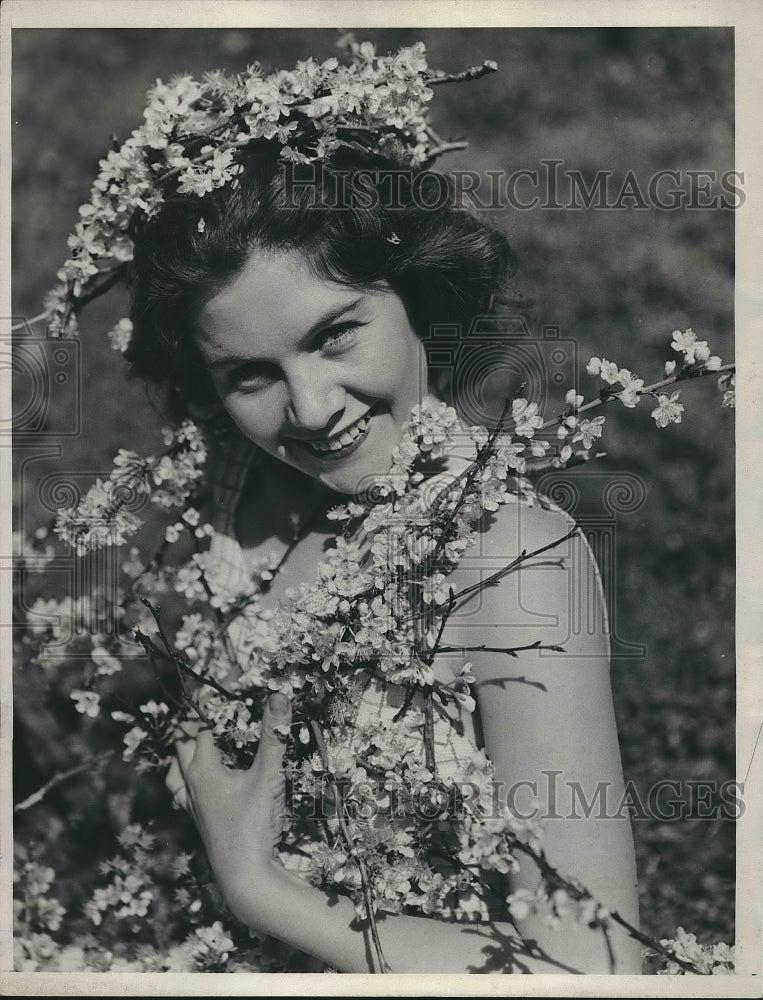 1935 Peggy LeBaron Named Queen Of Sebastopal Apple Blossom Festival - Historic Images