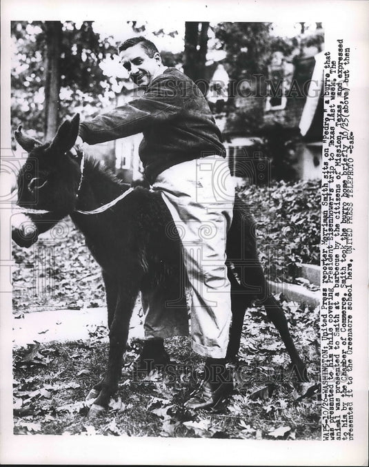 1953 UPI Reporter Merrman Smith during Pres.Eisenhower trip to Texas - Historic Images