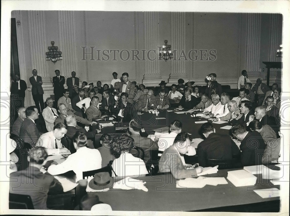 1939 Maj Gen George Van Horn Moseley before Rep. Dies committee - Historic Images