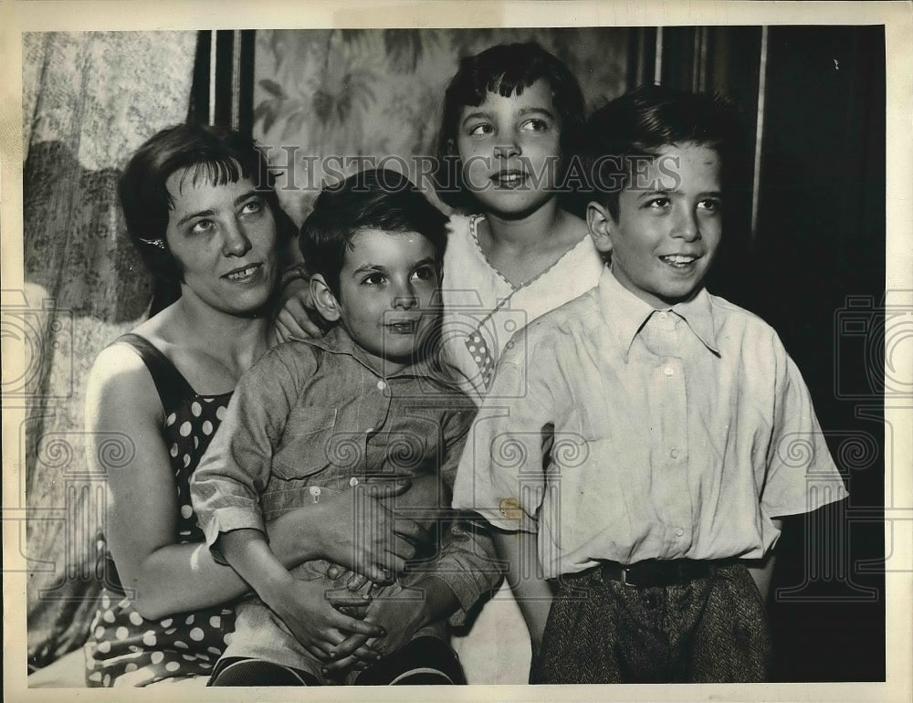 1934 Press Photo Mrs Ann Sottosanti &amp; kids, Clifton,Marion, emanuel Jr - Historic Images