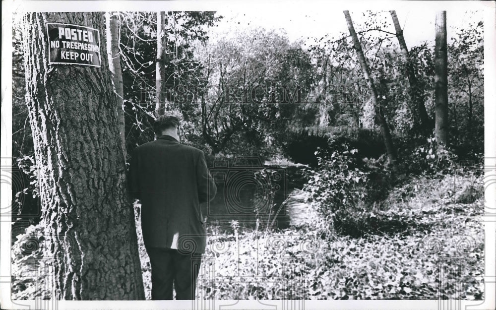 1968 Press Photo Julius Janulis at Euclid creek in Ohio - Historic Images
