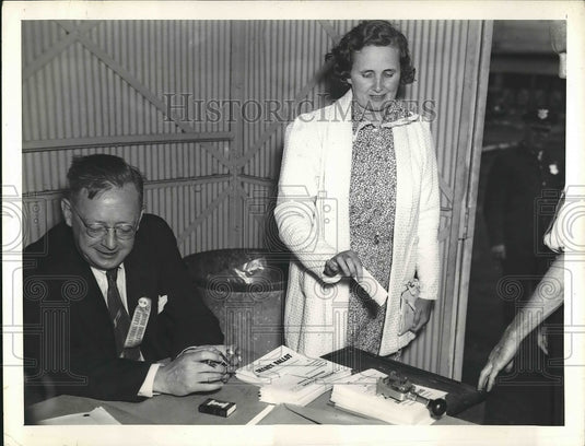 Press Photo James P Miller Voting - nea89124 - Historic Images